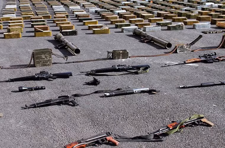 Hàng trăm khẩu súng và hộp đạn dược của nhóm khủng bố HTS vừa bị tịch thu ở Damascus.