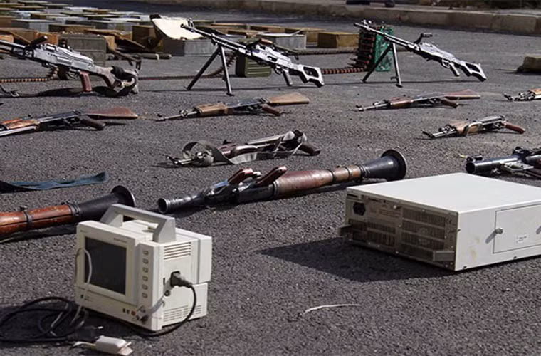 Nguồn tin nói thêm, trong kho vũ khí vừa bị tịch thu có nhiều loại thiết bị quân sự do Mỹ sản xuất.