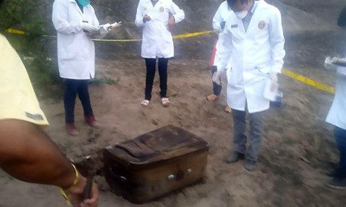 Hiện trường nơi chiếc va li chứa thi thể một phụ nữ ở Peru được phát hiện. Ảnh: Mirror.