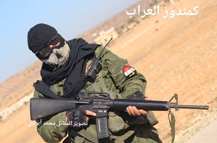 Một thành viên Liwa al-Quds với súng trường M16 do Mỹ chế tạo sẵn sàng tham chiến ở Idlib. Ảnh: AMN.