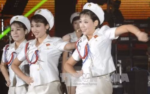 Đoàn nghệ thuật Moranbong của Triều Tiên biểu diễn tại Bình Nhưỡng tháng 10/2013. Ảnh: Kyodo/TTXVN.