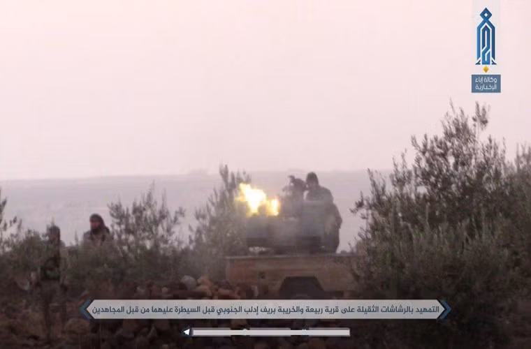 Truyền thông của nhóm khủng bố HTS và lực lượng Đảng Hồi giáo Turkistan (TIP) đã đăng tải những bức ảnh về cuộc oanh kích dữ dội này của HTS.