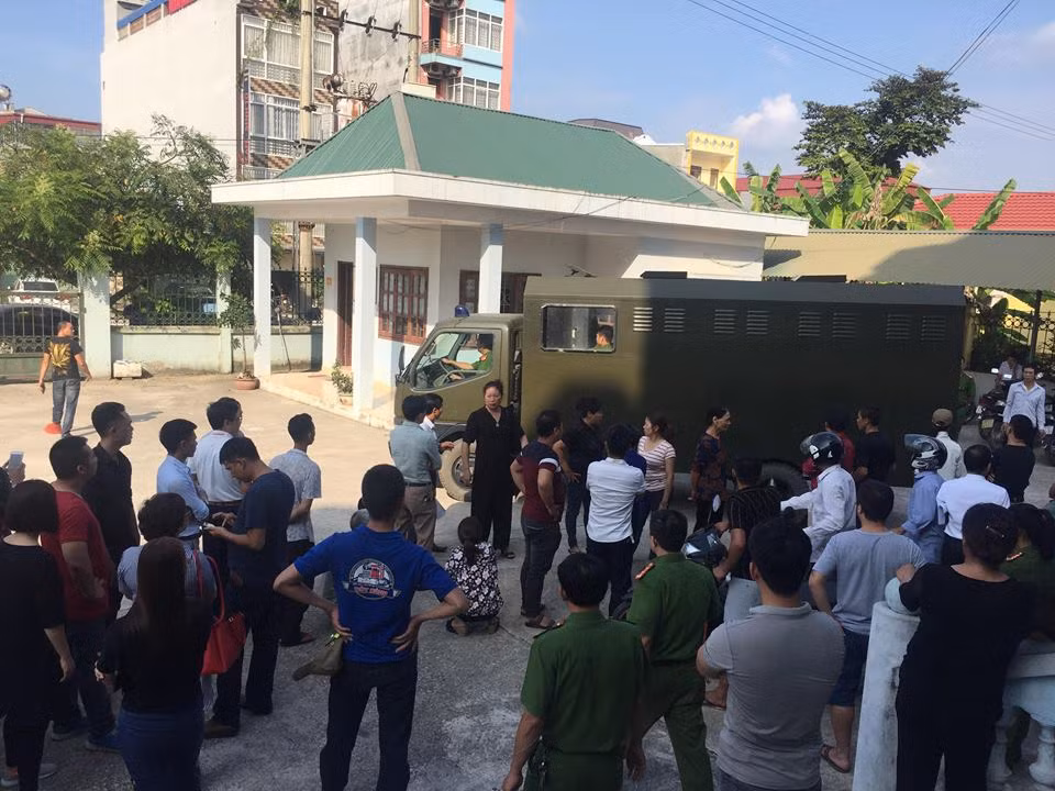 Bat ngo hoan phien phuc tham vu xe Innova lui tren cao toc