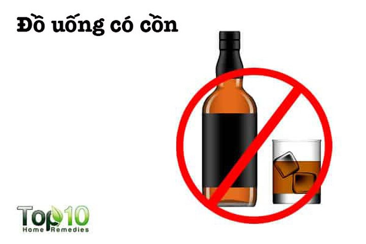 Rượu: Rượu khiến cơ thể mất nước nhiều hơn, trong khi đó cơ thể bạn cần bổ sung chất lỏng sau khi đổ mồ hôi trong phòng tập thể dục. Ngoài ra, tác dụng lợi tiểu của rượu trong cơ thể có thể gây nôn nao khó chịu. Đồ uống có cồn cũng chứa calo rỗng và không cung cấp bất kỳ chất dinh dưỡng nào. Uống những đồ uống này sẽ chỉ trì hoãn quá trình đốt cháy chất béo và góp phần tăng lưu trữ chất béo trong cơ thể.