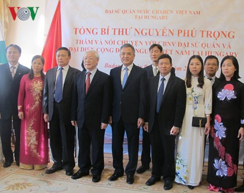 Tong Bi thu: Moi nguoi Viet hay la cau noi cho moi quan he voi Hungary-Hinh-3