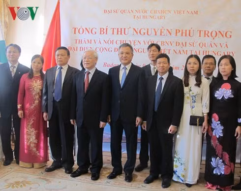 Tong Bi thu: Moi nguoi Viet hay la cau noi cho moi quan he voi Hungary-Hinh-3
