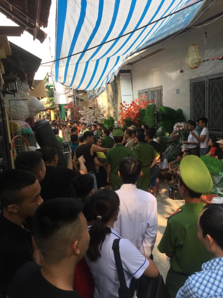 Dư sau đó dùng dây điện trói chân, tay của Hòa lại rồi lấy chiếc điện thoại iPhone 6 Plus và chiếc xe máy của nạn nhân, rồi lạnh lùng khóa cửa lại và bỏ trốn. Khi về tới thị trấn Vị Xuyên (Hà Giang), Dư đem bán xe máy được 25 triệu đồng và bán chiếc điện thoại tại xã Ngọc Minh được 2,5 triệu đồng.