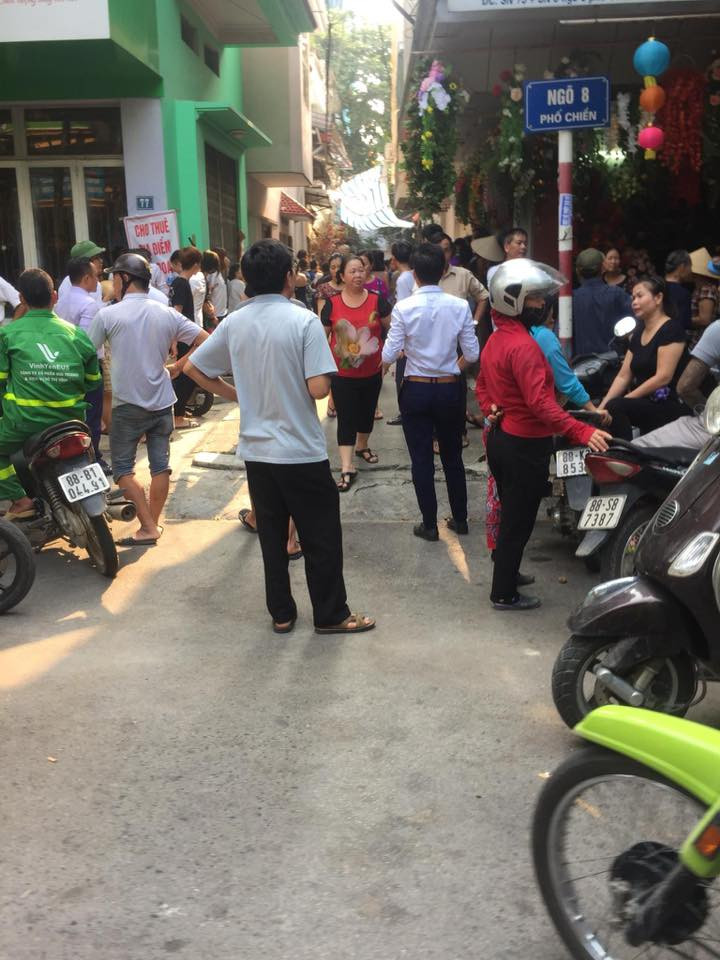 ...Tại đây, giữa hai người đã xảy ra mâu thuẫn do Lương Văn Dư đòi nợ Hòa số tiền 15 triệu đồng nhưng nạn nhân không có tiền trả. Bực tức vì đòi tiền không được, Dư lấy 1 đoạn sắt hình hộp vụt nhiều nhát vào đầu Hòa làm anh này bất tỉnh.