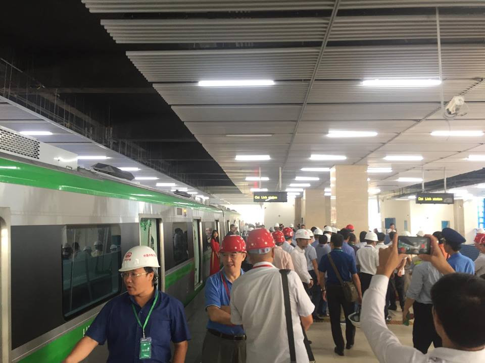 Can canh chay thu tau dien tren cao Cat Linh - Ha Dong-Hinh-2