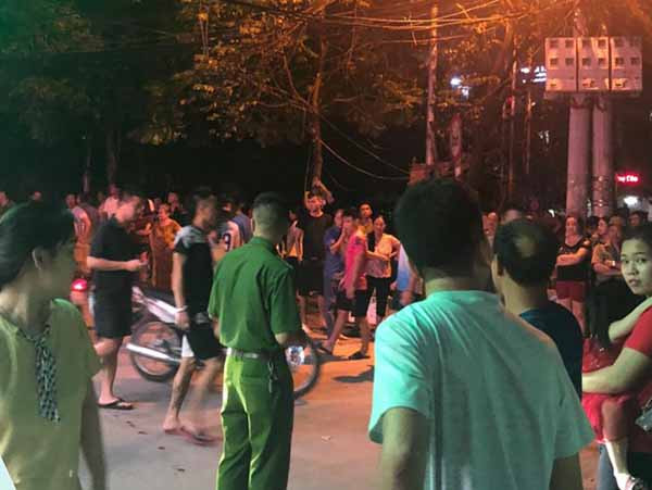 Nam thanh nien bi ke bit mat, di xe may dam chet da man-Hinh-2