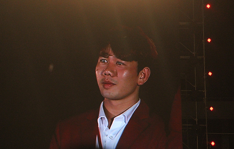 Trong khi đó Trần Minh Vương, cầu thủ trẻ lập được siêu phẩm vào lưới Olympic Hàn Quốc từ chấm đá phạt cách khung thành hơn 20m ở trận bán kết thì đó không phải niềm vui mà là tiếc nuối. Minh Vương bày tỏ tiếc nuối vì Olympic Việt Nam đã không thể tiến bước vào trận chung kết ASIAD 2018.