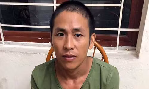 Thanh nien dung liem cat co khong che con tin trong nha