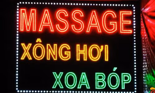 Ha Noi: Nghi gia danh canh sat hinh su den quan massage cuong doat tien