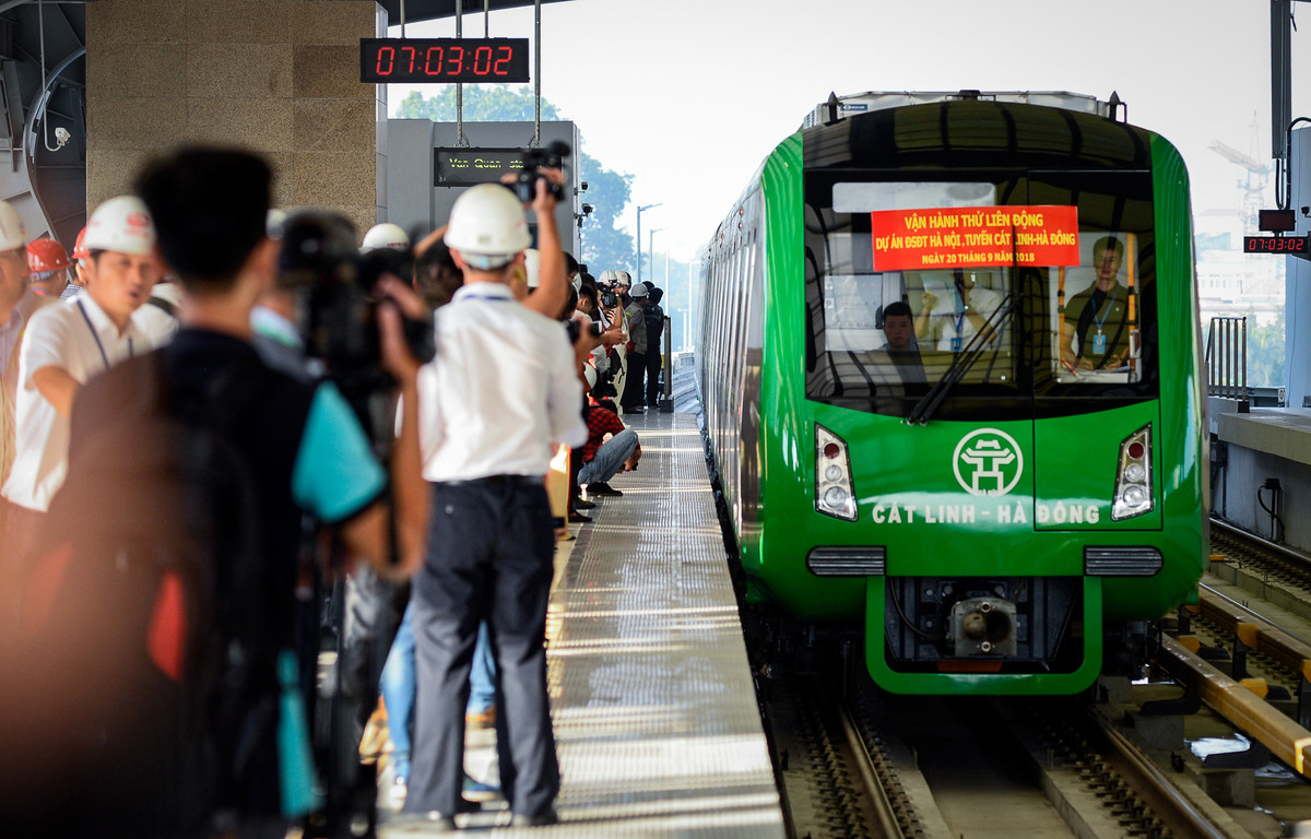 Duong sat Cat Linh - Ha Dong: Dan di vi hieu ky... chua the giam un tac?-Hinh-2