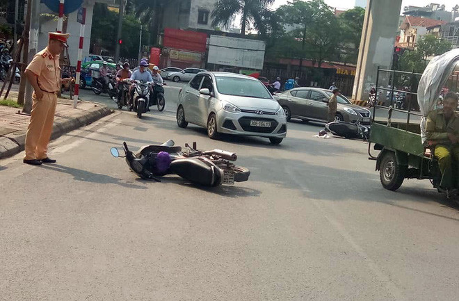 Ha Noi: Toyota Camry gay tai nan lien hoan tren pho-Hinh-2