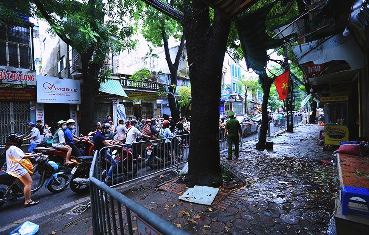 Hien truong tan hoang vu chay 19 ngoi nha tren duong De La Thanh-Hinh-2