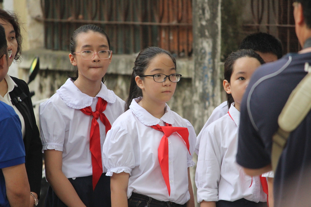 Xuc dong canh nguoi dan den vieng Chu tich nuoc tu som-Hinh-4