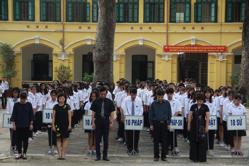 Xuc dong canh nguoi dan den vieng Chu tich nuoc tu som-Hinh-6