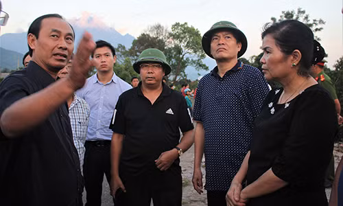 Thu truong Bo GTVT kiem tra hien truong vu tai nan lam 13 nguoi chet