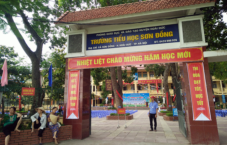 Nhiều phụ huynh chia sẻ, nếu bà Oanh cùng các cơ quan chức năng không vào cuộc, thì họ sẽ không cho con em đến trường khai giảng vào ngày mai (5/9), và không cho tới lớp học.