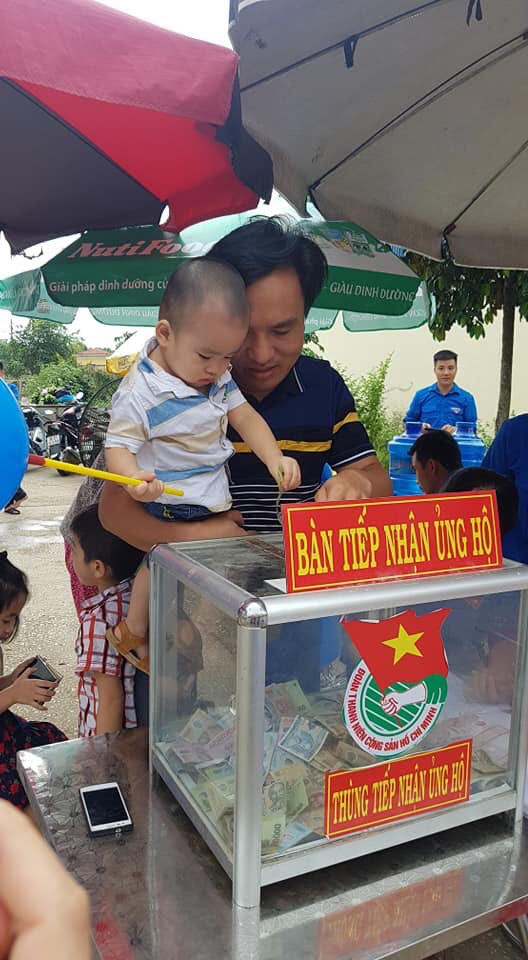 Nu giao vien rua xe gay quy to chuc Trung thu cho tre em ngheo-Hinh-5