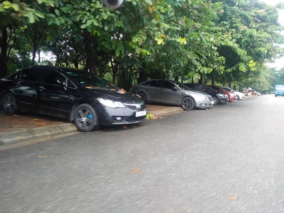 Ha Noi: Lo dien “ong chu” chiem long duong trong giu xe trai phep-Hinh-4