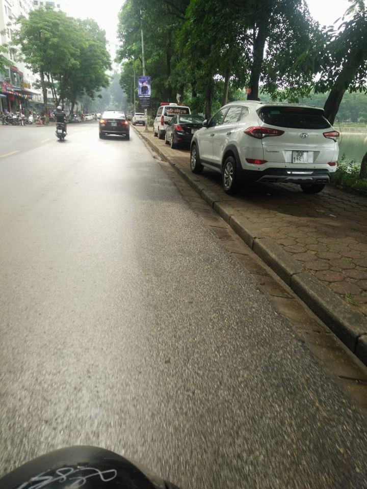 Ha Noi: Lo dien “ong chu” chiem long duong trong giu xe trai phep-Hinh-3