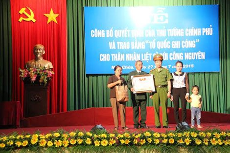 Ghi nhận thành tích xuất sắc này, Bộ Công an đã thăng cấp bậc hàm từ Trung úy lên Thượng úy với đồng chí Bùi Công Nguyên và trao bằng "Tổ quốc ghi công" cho gia đình liệt sỹ.