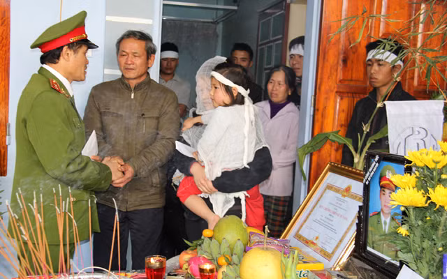 Dù đã được đồng đội và nhân dân khẩn trương đưa đi cấp cứu tại Bệnh viện Đa Khoa huyện Mộc Châu, nhưng do vết thương quá nặng, đồng chí Nguyên đã anh dũng hy sinh.