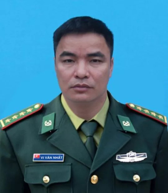  2. Sỹ quan Biên phòng hy sinh khi bắt ma túy: Khoảng 14h30, ngày 3/6, tại khu vực bản Đục (xã Bát Mọt, huyện Thường Xuân, tỉnh Thanh Hóa), lực lượng biên phòng phát hiện một đối tượng mang theo một túi vải đi từ mốc biên giới 358 có nhiều biểu hiện nghi vấn.