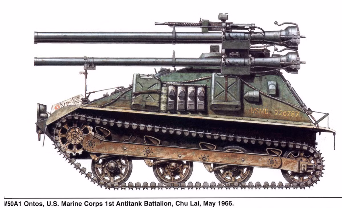 M50 Ontos có chiều dài 3,83m, rộng 2,59m, cao 2,13m và có trọng lượng tổng thể 8,6 tấn. Kết cấu trong xe được bố trí với động cơ nằm ở góc trái, phía trước xe, bên cạnh là chỗ ngồi lái xe, ở giữa là vị trí của pháo thủ và nạp đạn viên ngồi ở sau cùng.