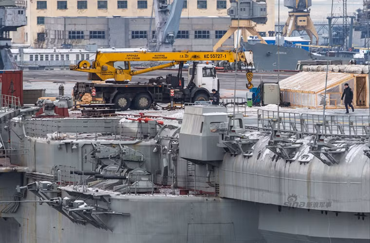 Việc sửa chữa có vẻ là không quá khẩn trương, mọi thứ rất chậm rãi.