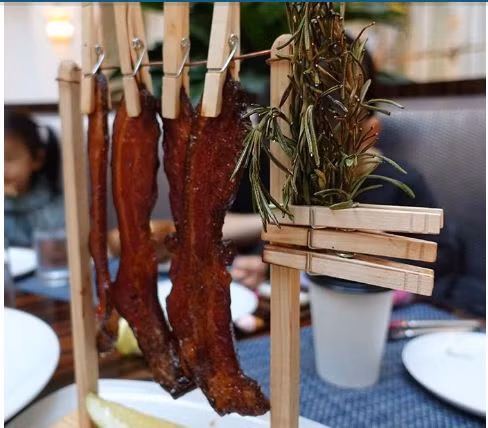 Thực đơn các món ăn cũng rất cao cấp.