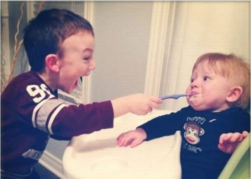 Tre di an hieu nghich tanh banh dan mang lac dau ngao ngan