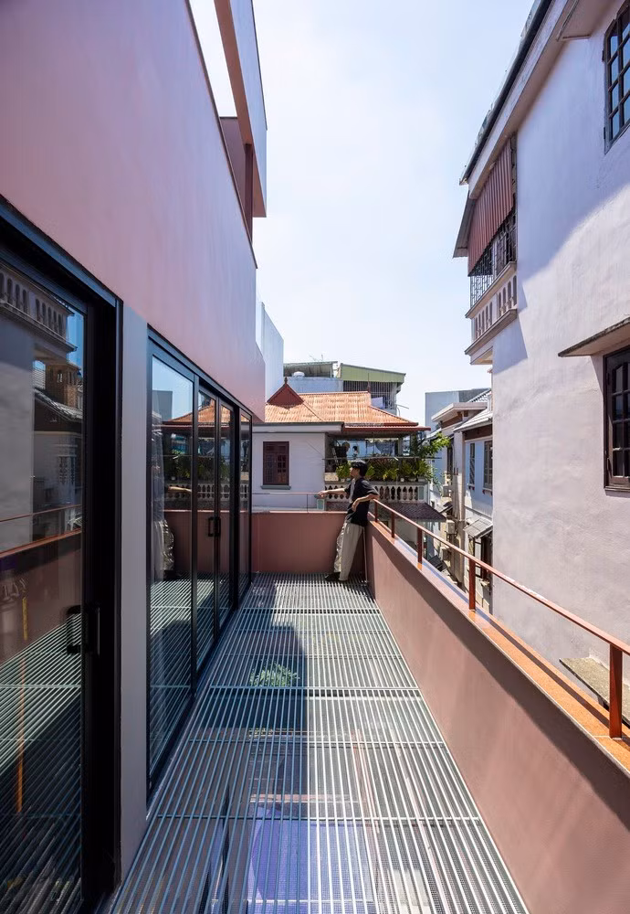 Cai tao nha trong ngo hep thanh khong gian song hien dai-Hinh-6