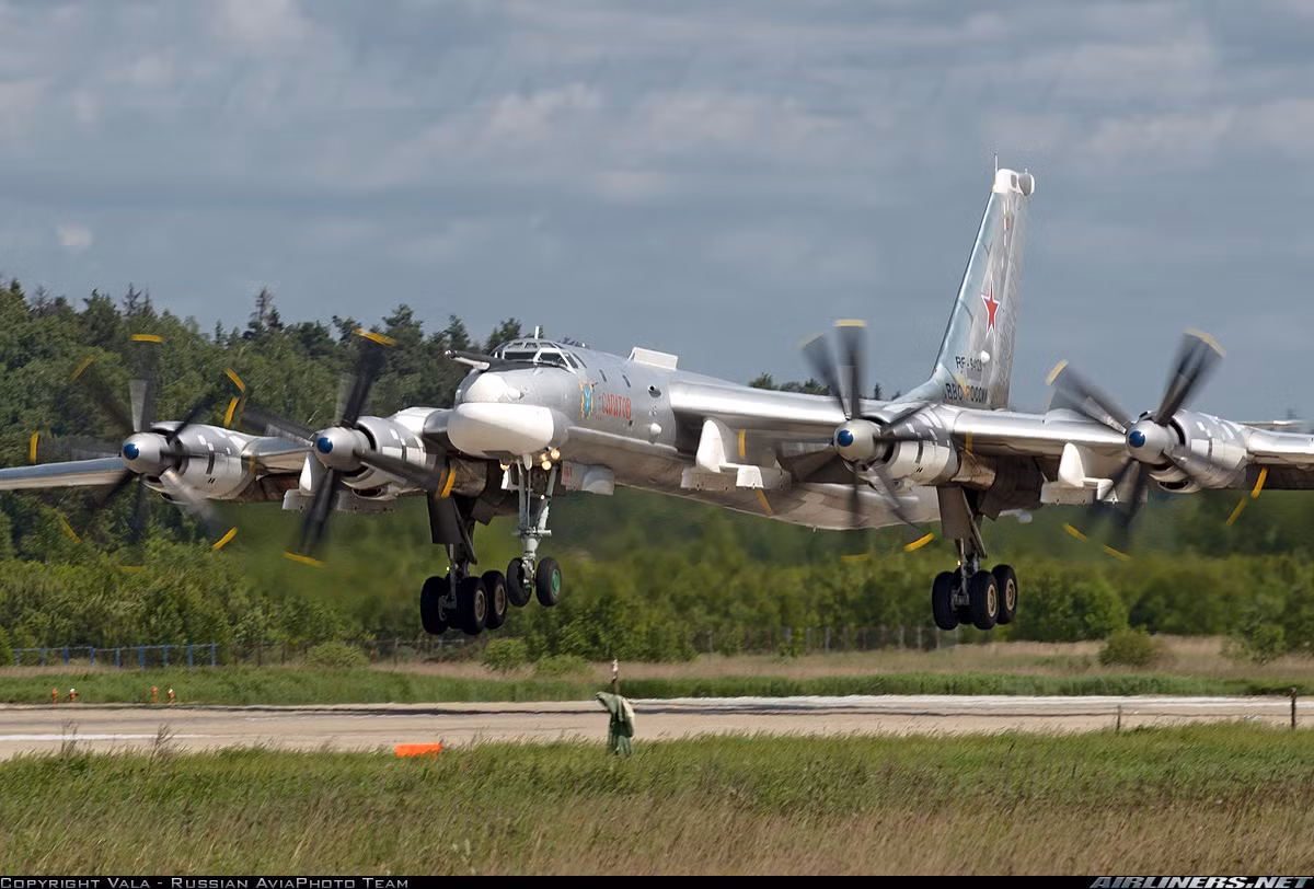 Tu-95MSM được trang bị radar vô tuyến kiểu mới cũng như hệ thống đạo hàng và ngắm bắn mục tiêu có kết hợp hệ thống định vị vệ tinh GLONASS. Nguồn ảnh: Airlines.net
