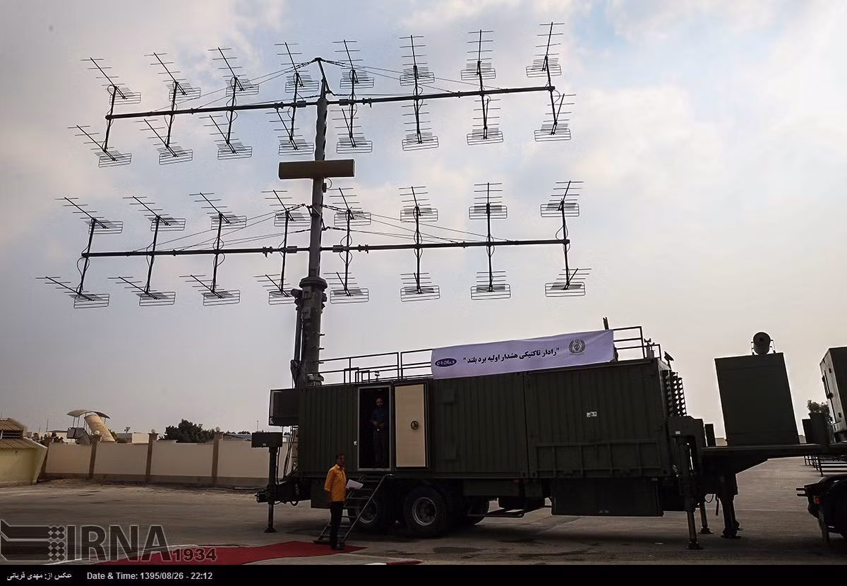 Các mẫu vũ khí trưng bày tại triển lãm hàng không Iran năm nay đa phần do Iran và Nga sản xuất. Điều đó khiến cho sự kiện triển lãm quốc tế nghèo nàn, giản đơn và kém sức thu hút khi thiếu đi vô số công nghệ hàng không hiện đại của châu Âu. Nguồn ảnh: IRNA