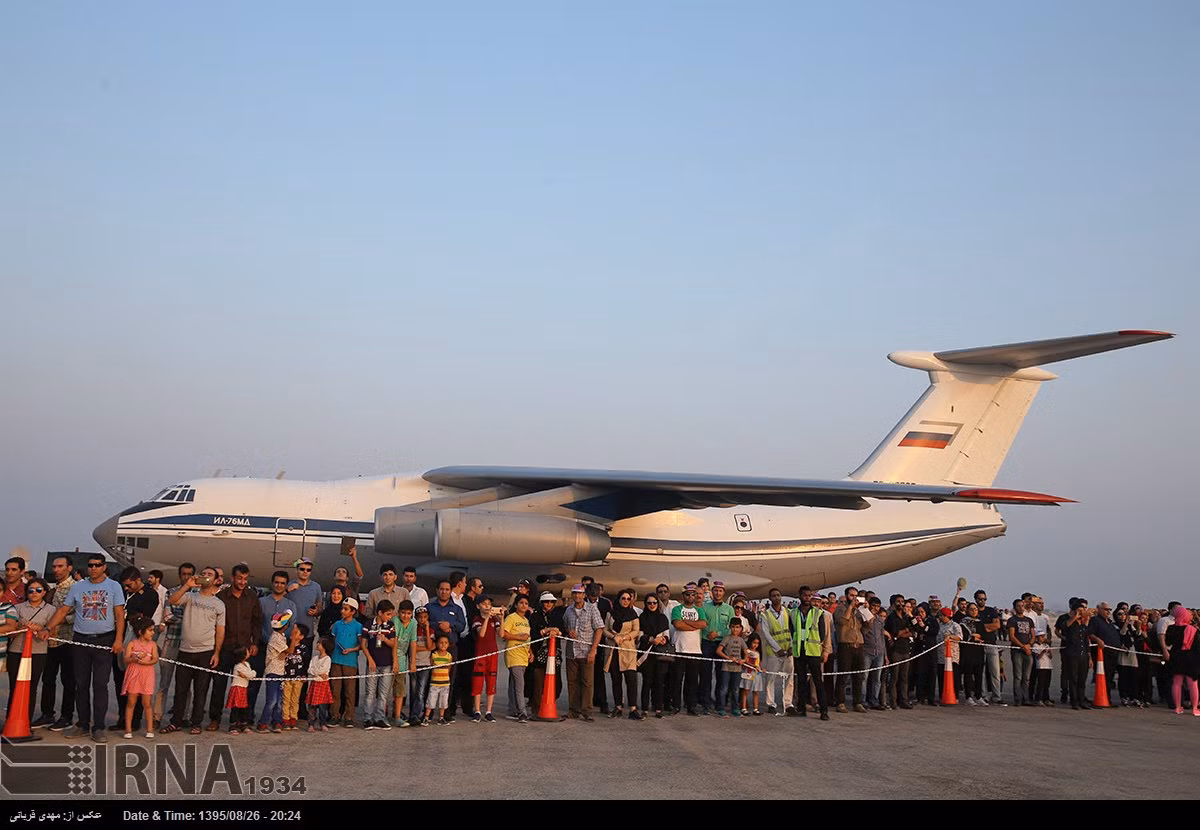 Máy bay vận tải Il-76 của Không quân Nga trưng bày tại triển lãm. Nguồn ảnh: IRNA
