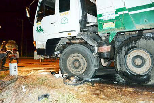 Truy bat 2 anh em ruot to chuc dua xe trai phep-Hinh-2