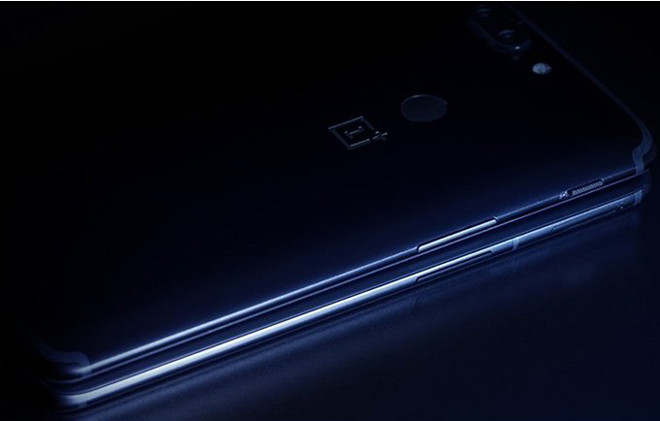 Hình ảnh của OnePlus 6 chỉ xuất hiện mờ ảo.