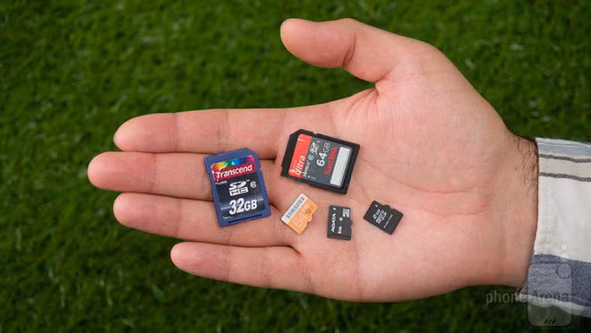 Tốc độ truy/xuất dữ liệu trên thẻ microSD thấp hơn nhiều so với bộ nhớ trong.