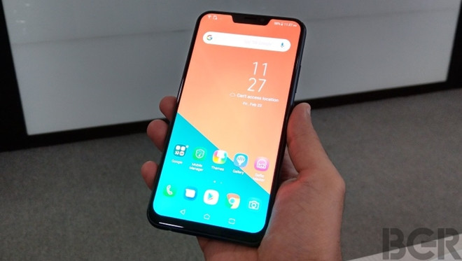 Góp mặt đầu tiên trong bảng danh sách các thiết kế điện thoại vừa được giới thiệu tại MWC 2018 đó là bộ đôi Zenfone 5 và 5Z đến Asus. Cả hai thiết bị của Asus dù hơi khác nhau về mã nhưng đều được trang bị màn hình Full HD 6,2 inch cùng khả năng hiển thị của màn hình lên tới 90%.