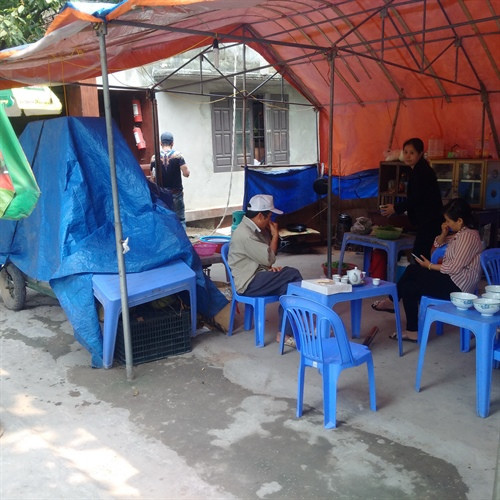 Hàng quán phủ bạt, không được kinh doanh tại Khu Du lịch Tràng An cổ.