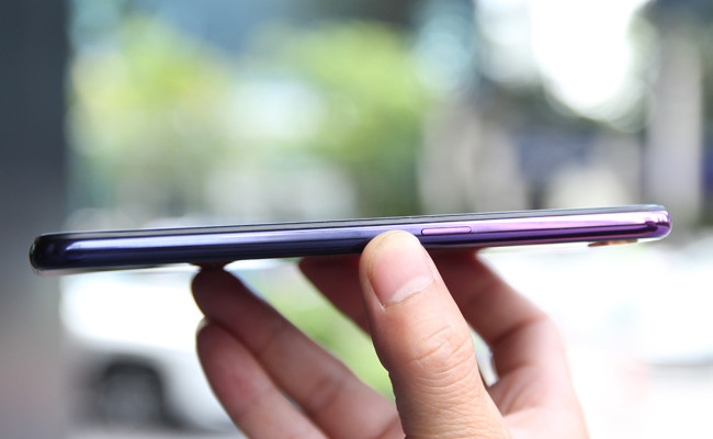 Ngoài ra, F9 còn được trang bị Google Lens xác định các đối tượng và hiển thị các kết quả tìm kiếm có liên quan và thông tin chi tiết.