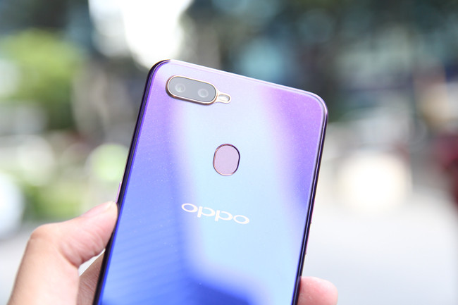 Máy vẫn mang những cập nhật mới về thiết kế nhưng vẫn thừa hưởng đầy đủ những tính năng như: sạc nhanh, camera kép tích hợp trí tuệ nhân tạo (AI – Artificial Intelligence) và hệ điều hành ColorOS 5.2...