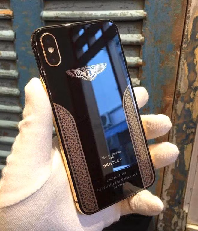 Hình ảnh rò rỉ phiên bản iPhone X Bentley Edition được cho là do công ty Việt chế ra.