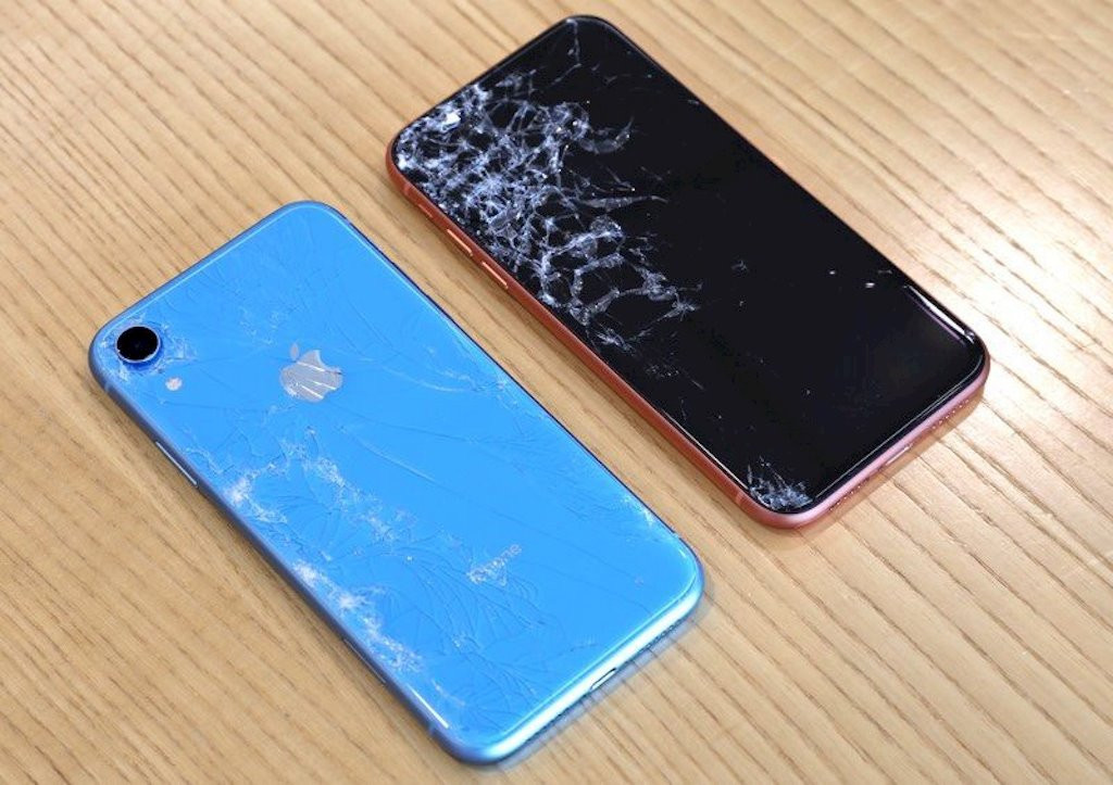 iPhone XR re hon iPhone XS nhung co kem ben hon?