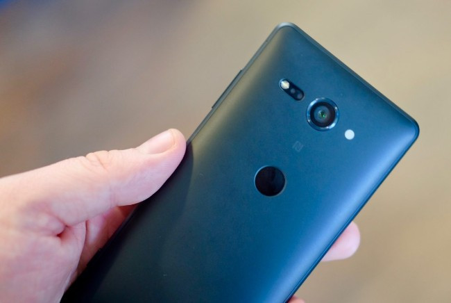 Cũng như Xperia XZ2, phiên bản Compact chỉ trang bị camera đơn thay vì theo xu hướng kép như nhiều đối thủ. 