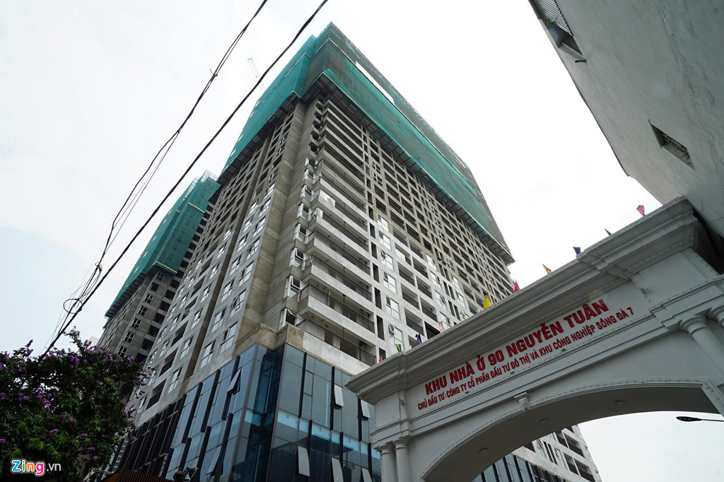 Sau khi các nhà máy di dời, các khu đất nhanh chóng xin chuyển đối để xây dựng chung cư. Điển hình như dự án Thống Nhất Complex trước kia là nhà máy xe đạp Thống Nhất. Khu nhà ở 90 Nguyễn Tuân (820 căn hộ và 87 căn liền kề) trước kia là xí nghiệp xe bus 10/10. Dự án TNR Goldseason rộng 2,2 ha trước kia là xí nghiệp Dệt Mùa Đông...