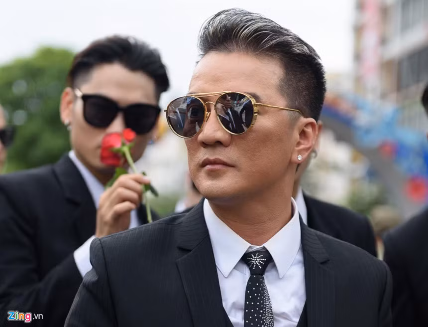 Dam Vinh Hung kiem tien tu dai dien thuong hieu, quang cao ra sao?-Hinh-4